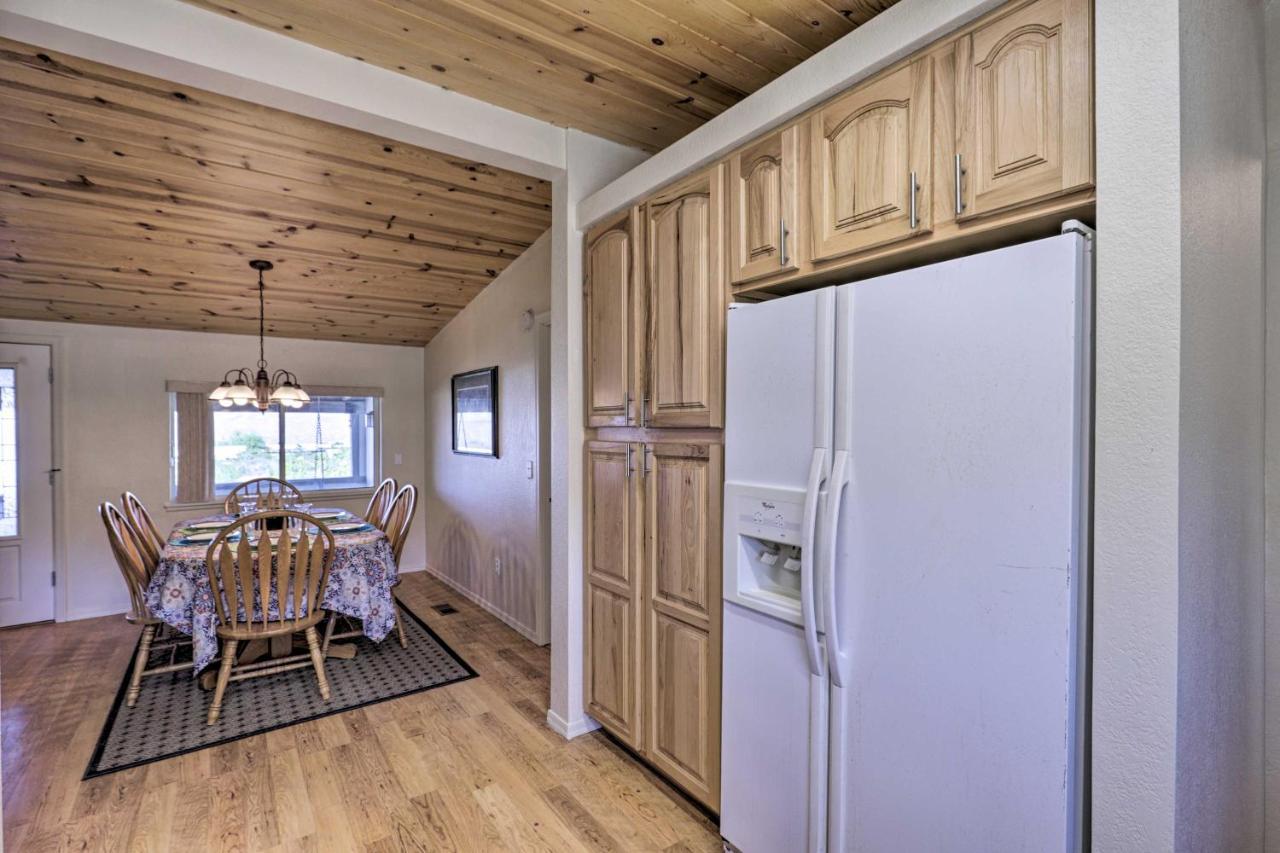 Rustic Bullhead City Retreat With Porch And Views エクステリア 写真